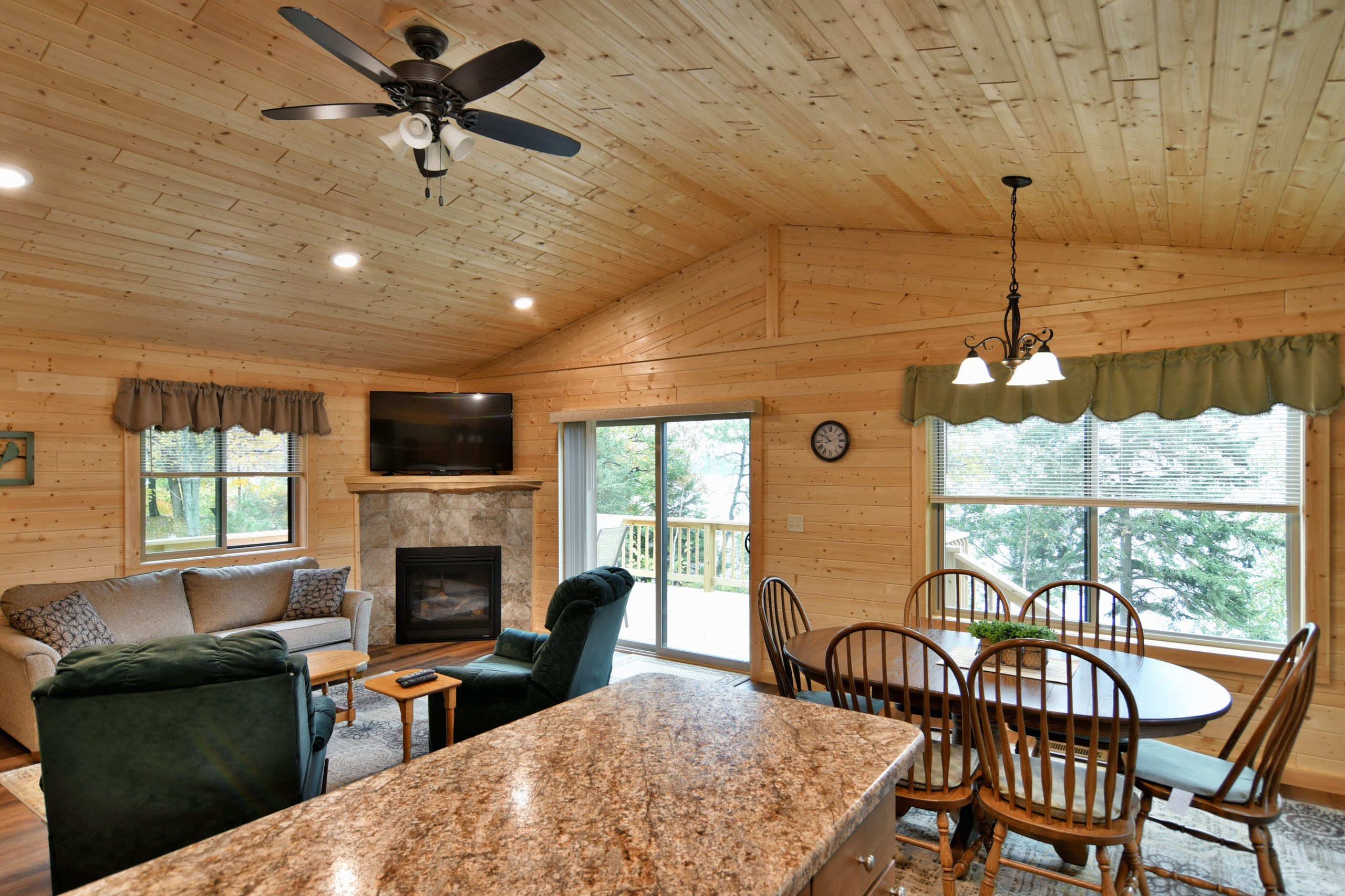 Cabin 8 New 4 Season Cabin Rental in Birchwood, WI